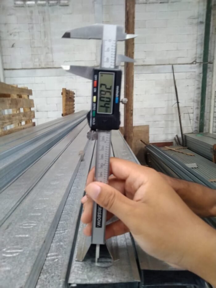 BAJA RINGAN RENG R28 X 0.45MM (1,54KG)