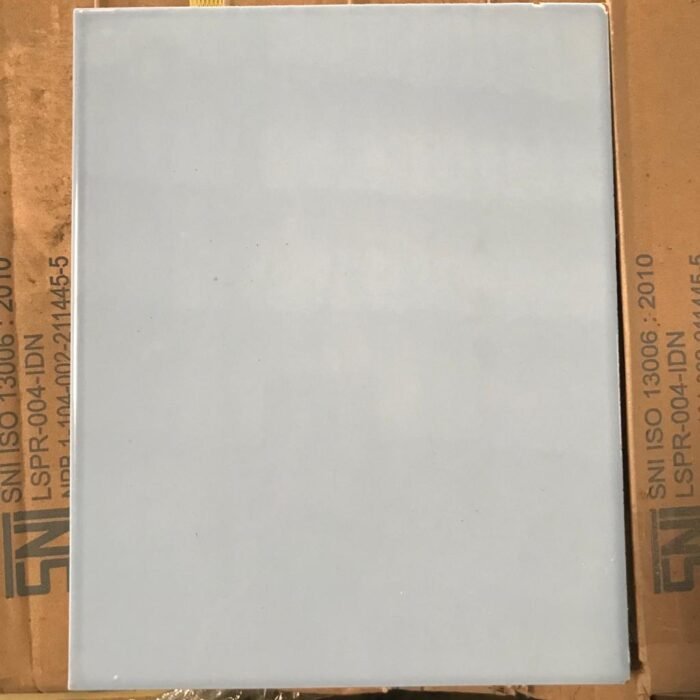 KERAMIK DINDING GLOSSY PLAIN FLAT 20 X 25 PEGASUS BIRU 5025 (KW2)