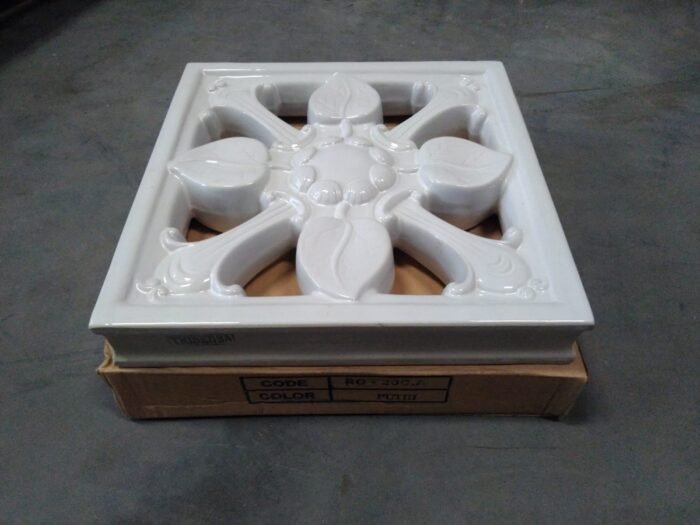 ROOSTER KERAMIK REGULER 30 X 30 TRISENSA RO - 20 URANUS WHITE C (KW1)