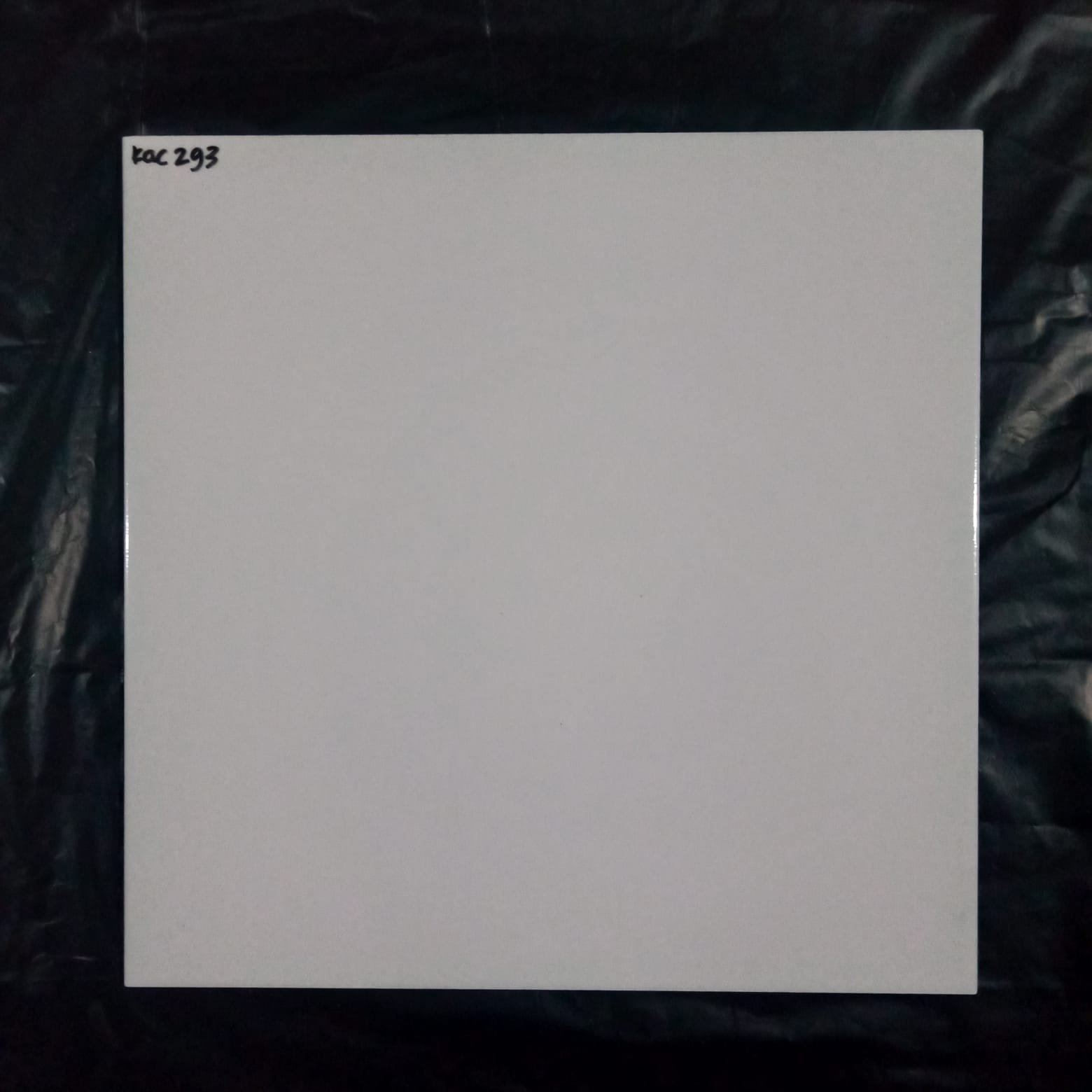 KERAMIK LANTAI GLOSSY PLAIN FLAT 40 X 40 ACCURA PURE WHITE (KW PRO)