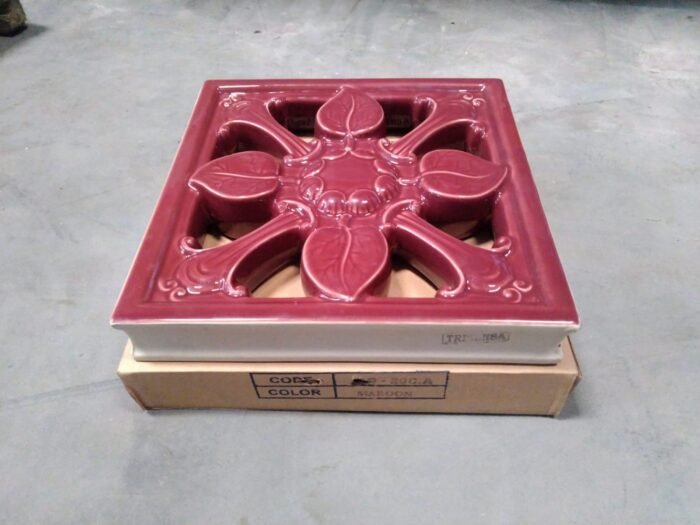 ROOSTER KERAMIK REGULER 30 X 30 TRISENSA RO - 20 URANUS MAROON C (KW1)