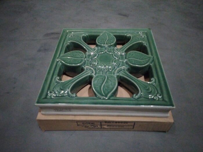 ROOSTER KERAMIK REGULER 30 X 30 TRISENSA RO - 20 URANUS GREEN C-WS-25 (KW1)
