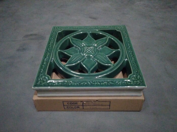 ROOSTER KERAMIK REGULER 30 X 30 TRISENSA RO - 21 URANUS GREEN C-WS-25 (KW1)