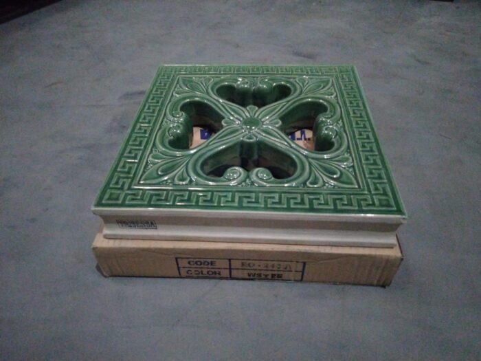 ROOSTER KERAMIK REGULER 30 X 30 TRISENSA RO - 24 SINTA GREEN C-WS-25 (KW1)