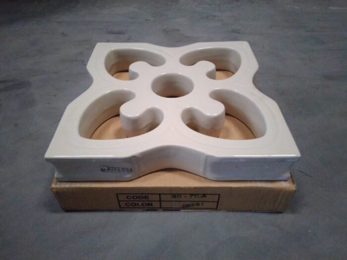 ROOSTER KERAMIK REGULER 30 X 30 TRISENSA RO - 7 CONTINETAL BEIGE C (KW1)