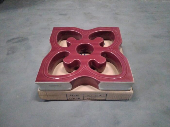 ROOSTER KERAMIK REGULER 30 X 30 TRISENSA RO - 7 CONTINENTAL MAROON C (KW1)