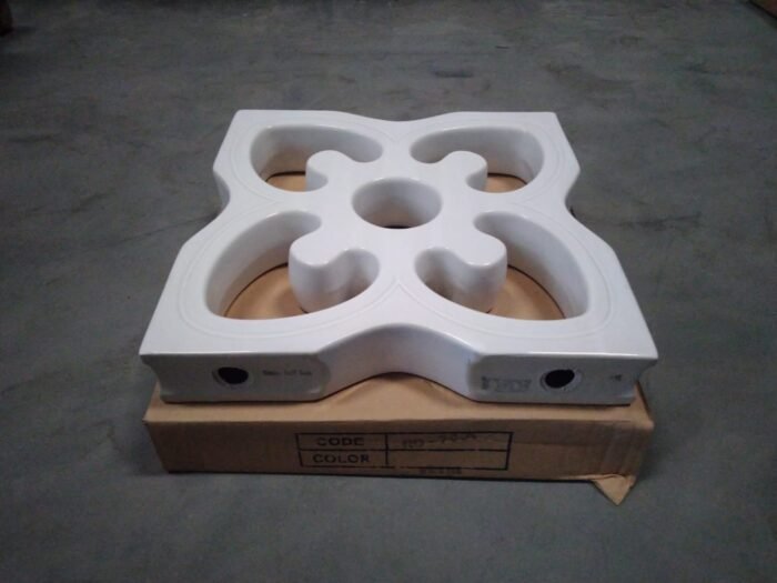 ROOSTER KERAMIK REGULER 30 x 30 TRISENSA RO - 7 CONTINENTAL WHITE C (KW1)