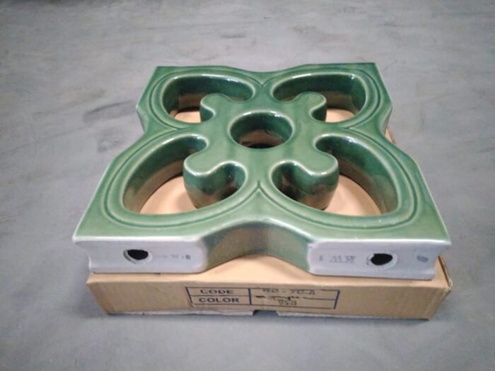 ROOSTER KERAMIK REGULER 30 X 30 TRISENSA RO - 7 CONTINENTAL GREEN C-WS-25 (KW1)