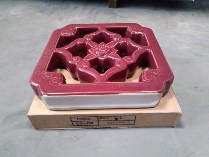 ROOSTER KERAMIK REGULER 30 X 30 TRISENSA RO - A ROYAL MAROON C (KW1)